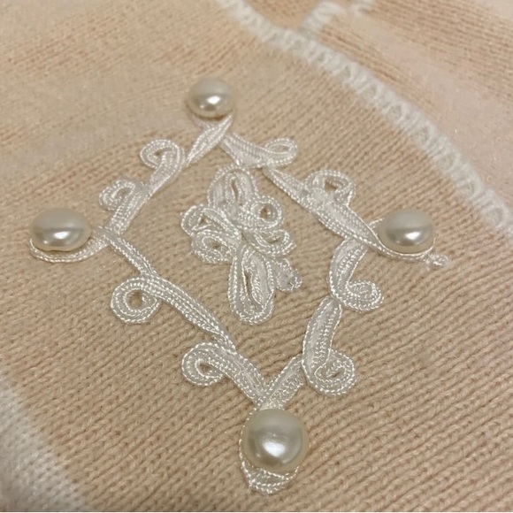 Vintage 1980’s Knit De Ville Sweater w/ Shoulder Pads Embroidered W/Faux Pearls - Picture 5 of 9